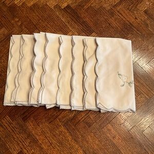 Eight Scalloped Edge Ivory Cream Floral Embroidered Vintage Dinner Napkins